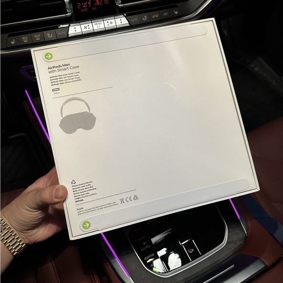 Apple AirPods Max BLACK - New unopened, w/Smart Case - Picture 2 of 6